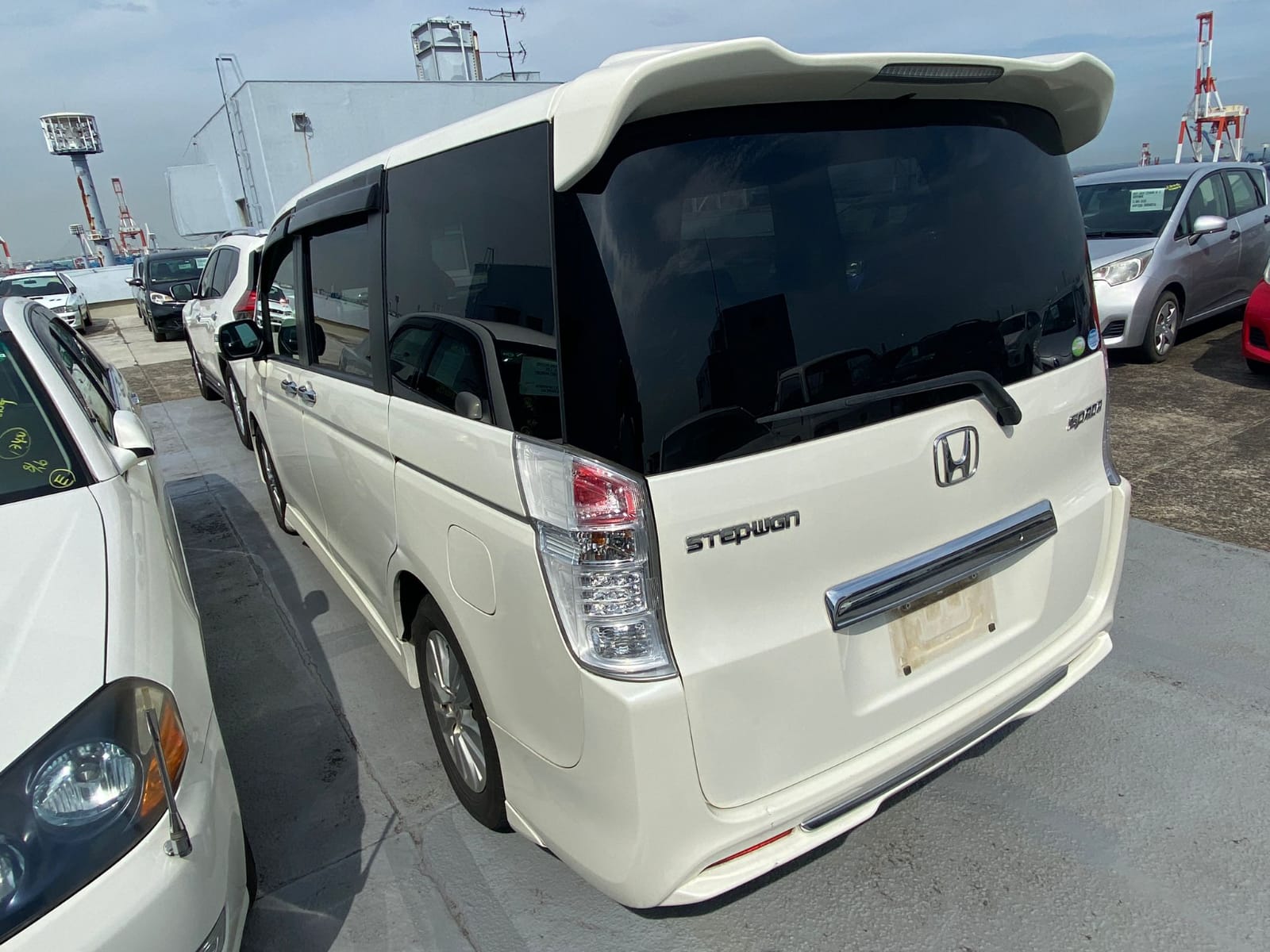 HONDA STEP WAGON 2012 White